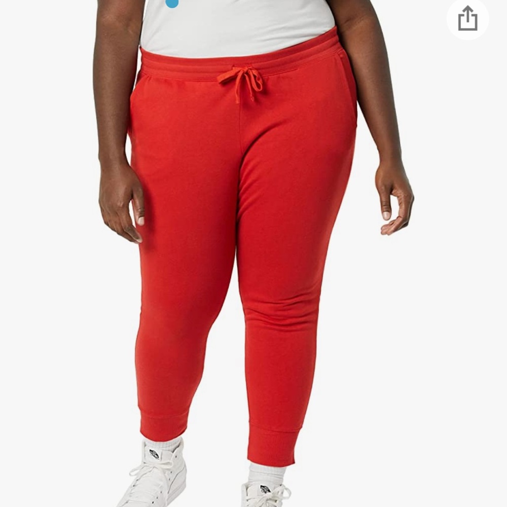 Amazon Essentials Women's French Terry Fleece Jogger Sweatpant (Available